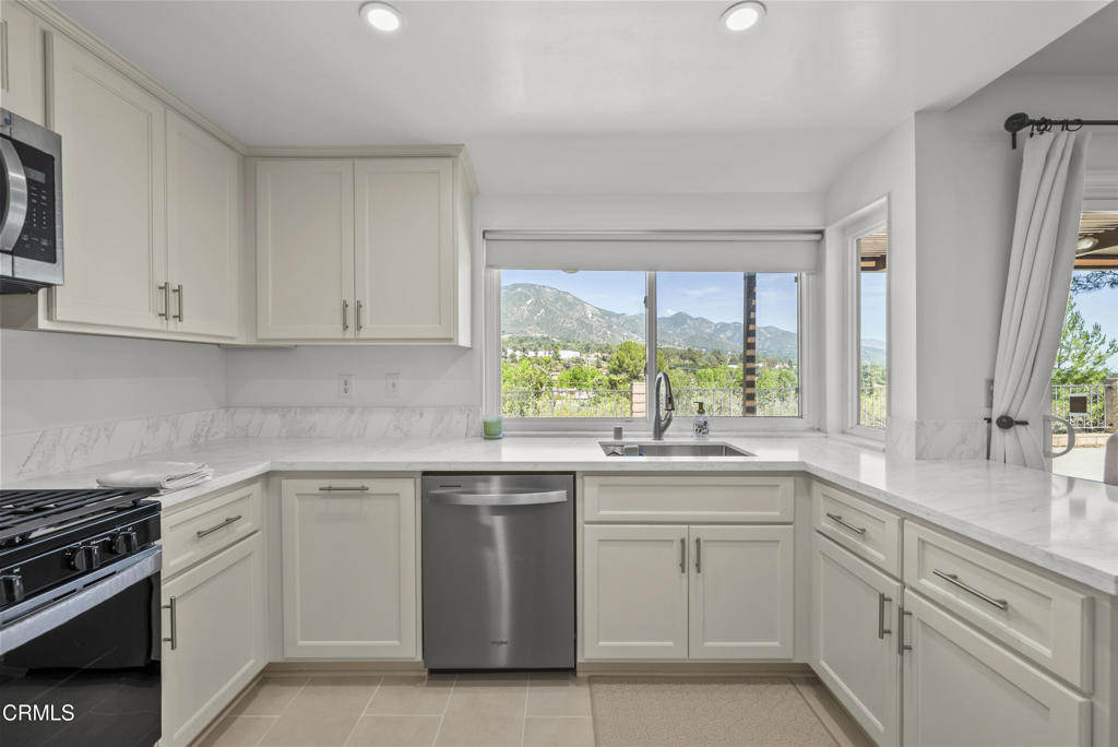 9426 Carlynn Place Tujunga, CA 91042 - Photo 8 of 37 9426 Carlynn Pl for lease listed by Robb