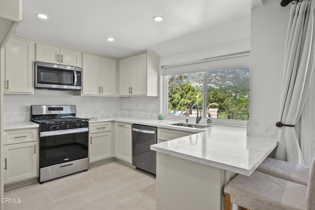 9426 Carlynn Place Tujunga, CA 91042 - Photo 9 of 37 9426 Carlynn Pl for lease listed by Robb