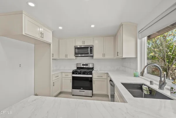 $5,200 | 9426 Carlynn Place, Tujunga, CA 91042