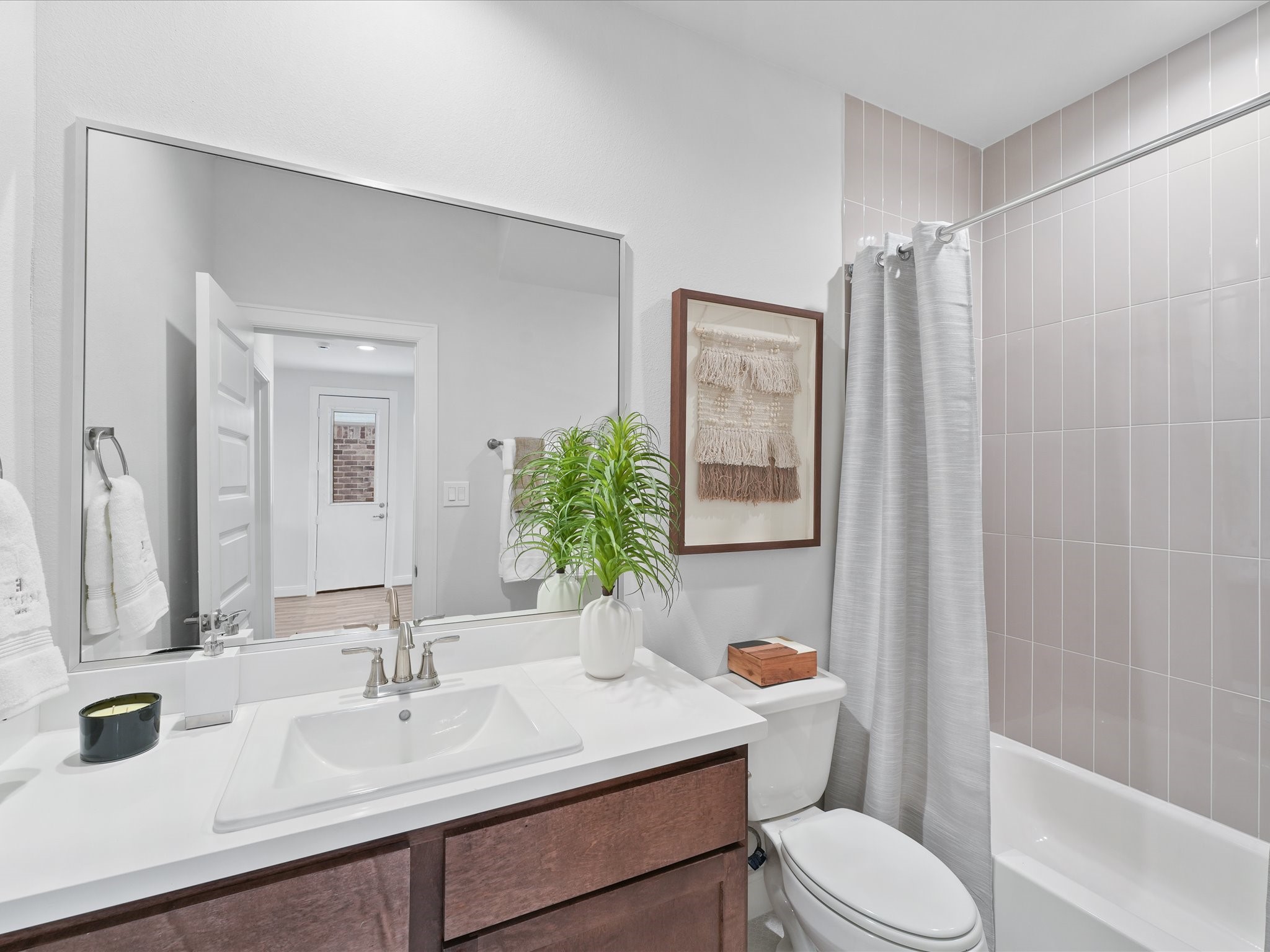 3518 Hamilton Heights Street Houston, TX 77063 - Photo 11 of 25 First Floor Bathroom for Bedroom and Flex Space