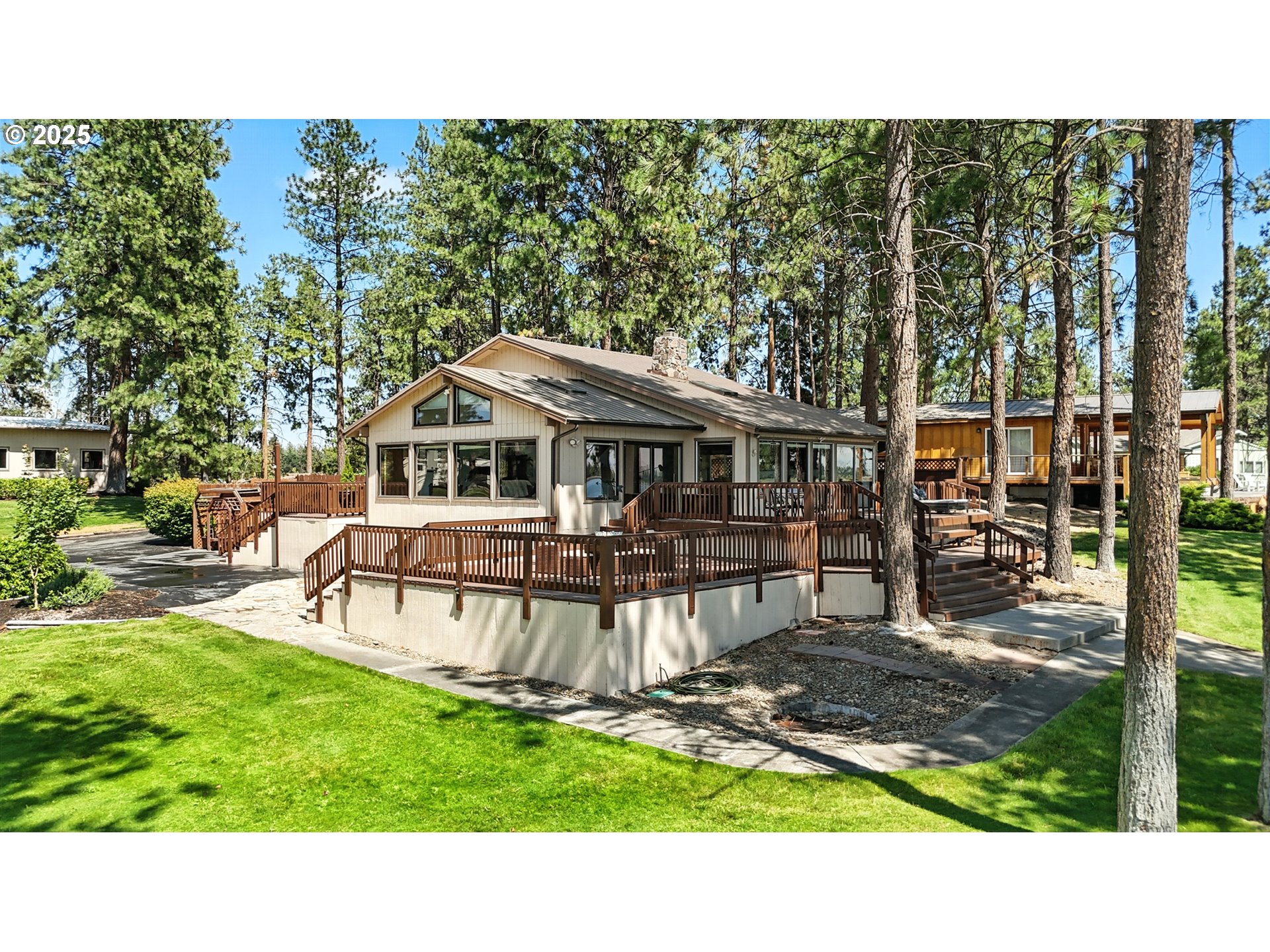 112 North Sentosa Lake Road Tygh Valley, OR 97063 - Photo 5 of 47 Gallery Image 5
