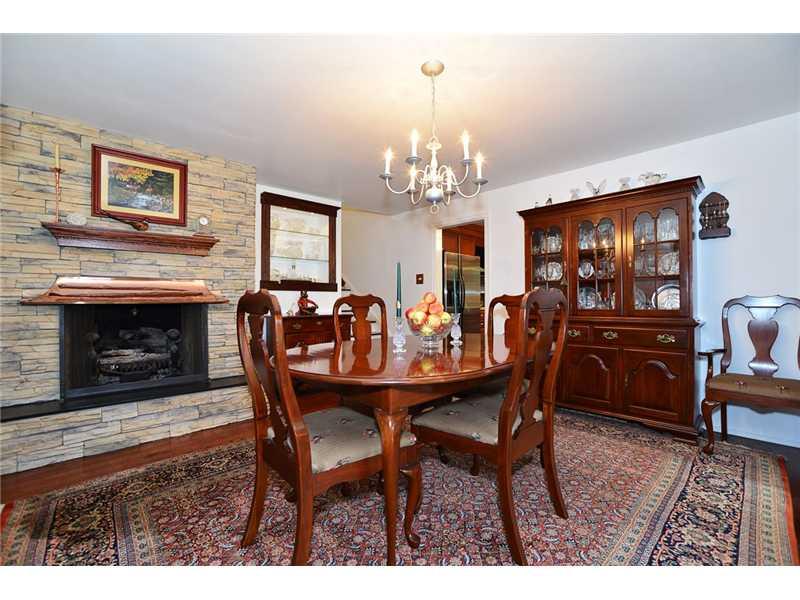 9 Winthrop Road Rosslyn Farms, PA 15106 - Photo 12 of 25 Dining Room.