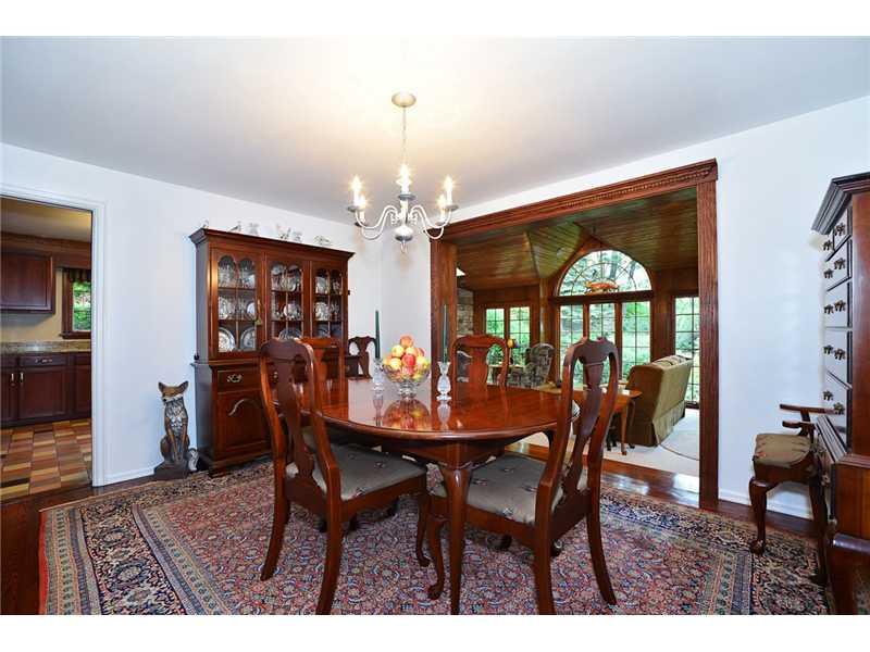9 Winthrop Road Rosslyn Farms, PA 15106 - Photo 13 of 25 Dining Room.