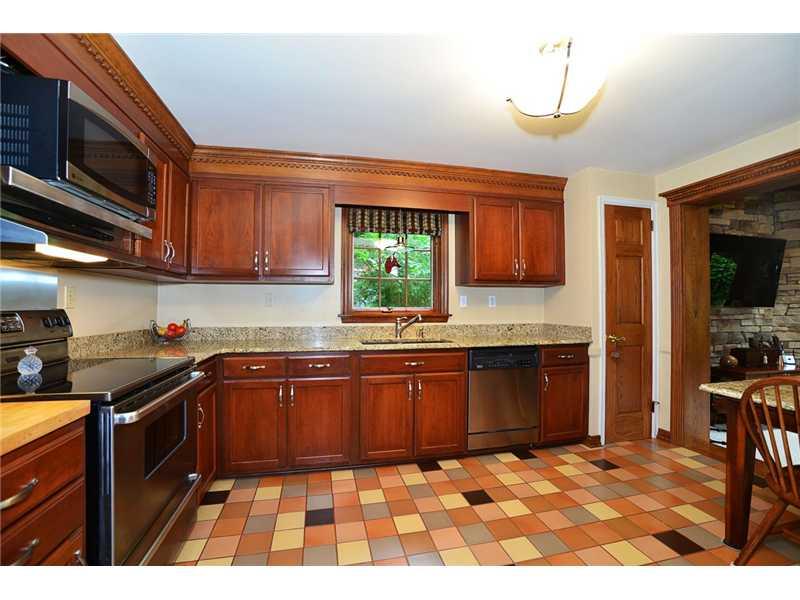 9 Winthrop Road Rosslyn Farms, PA 15106 - Photo 14 of 25 Kitchen.
