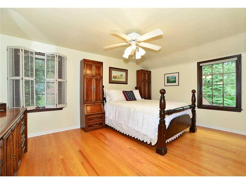 9 Winthrop Road Rosslyn Farms, PA 15106 - Photo 16 of 25 Master Bedroom.
