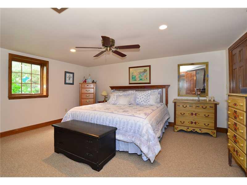 9 Winthrop Road Rosslyn Farms, PA 15106 - Photo 22 of 25 Bedroom.
