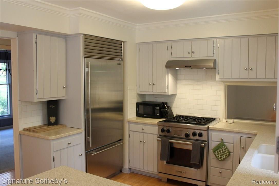 236 Beechview Drive Rochester, MI 48306 - Photo 12 of 23 57 Kitchen 5.jpg