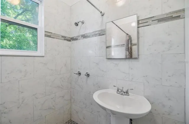 $1,300 | 2914 North 10th Street, Unit B, Tampa, FL 33605