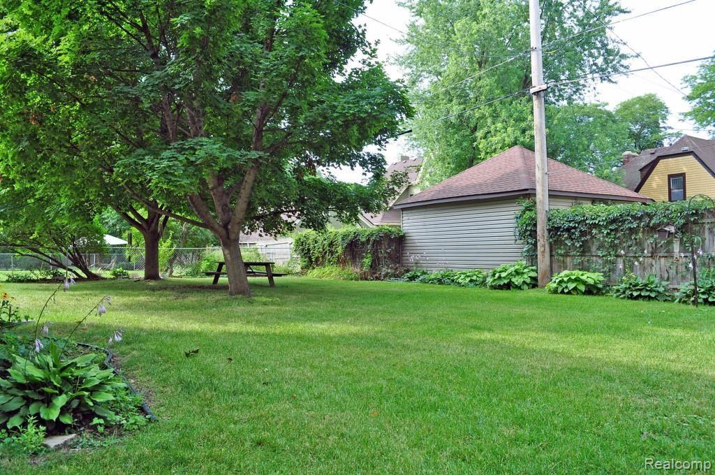 951 Pemberton Road Grosse Pointe, MI 48230 - Photo 31 of 34 30.jpg