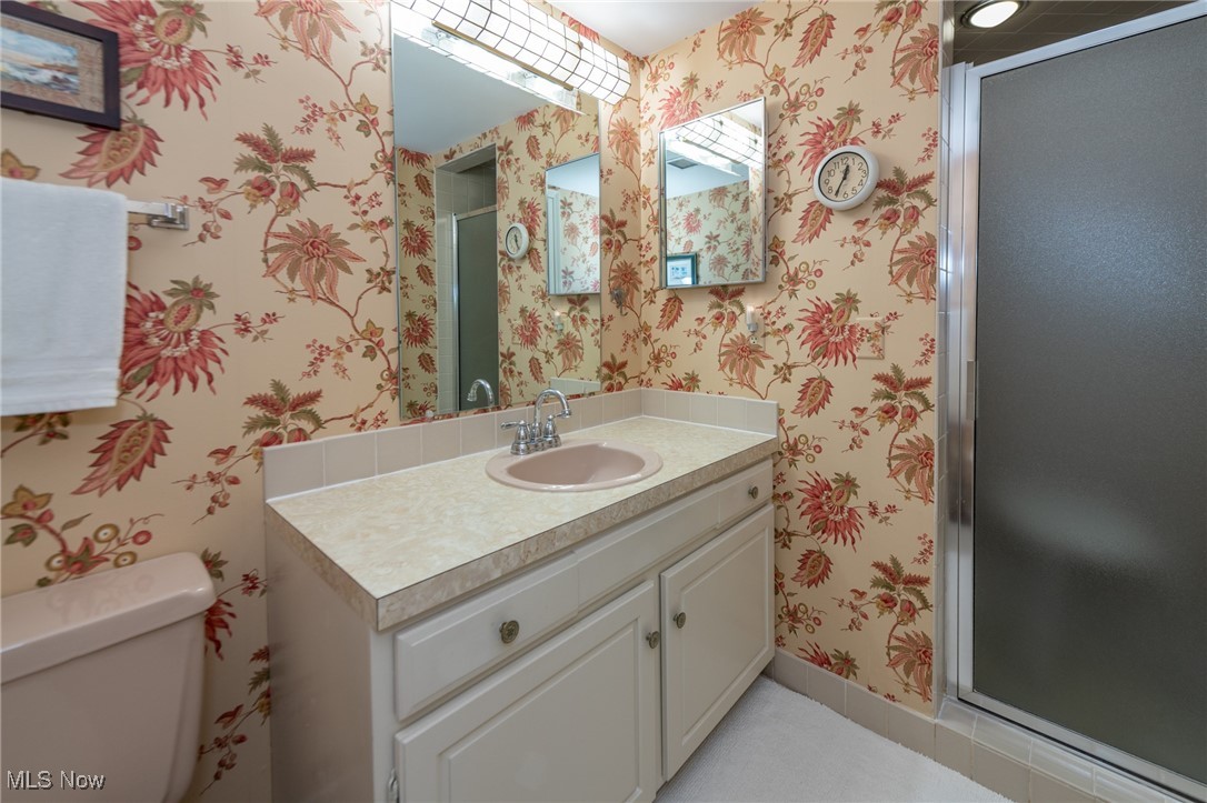 2365 Covington Road, Unit 221 Akron, OH 44313 - Photo 24 of 50 En suite Master bath with shower