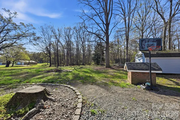 a view of a house with a backyard