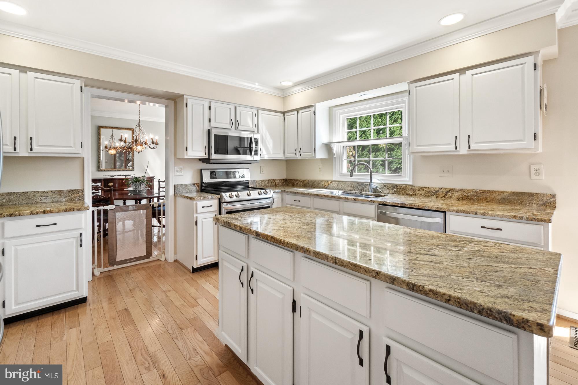 17226 Spates Hill Road Poolesville, MD 20837 - Photo 23 of 70 Granite counters