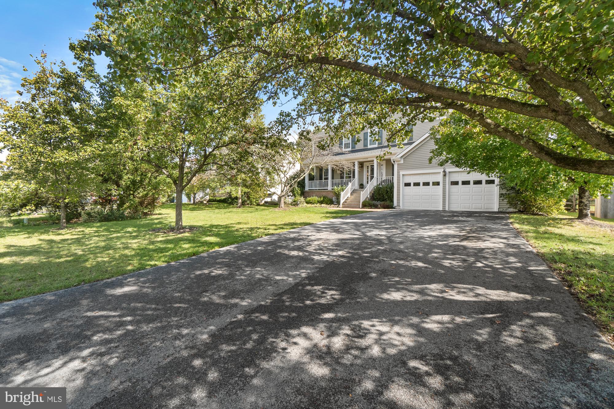 17226 Spates Hill Road Poolesville, MD 20837 - Photo 4 of 70 Extra large paved driveway