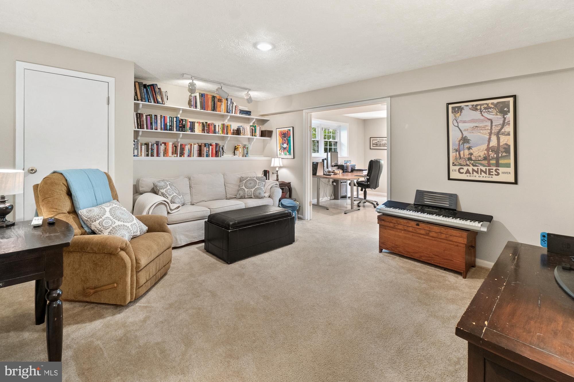 17226 Spates Hill Road Poolesville, MD 20837 - Photo 43 of 70 Another family room with built-ins!