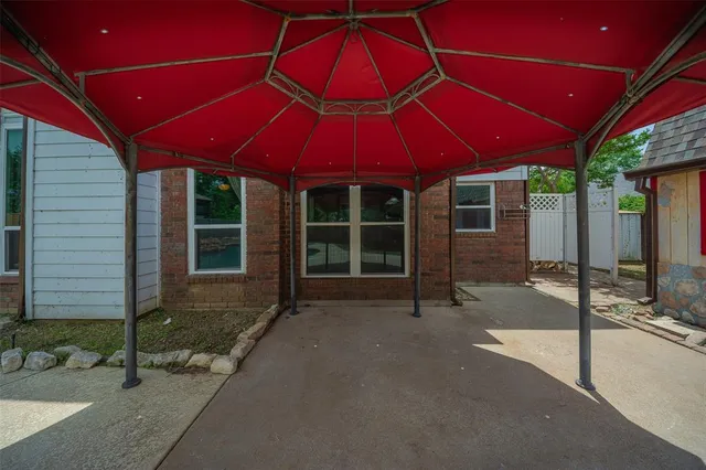 a view of a house with backyard and porch