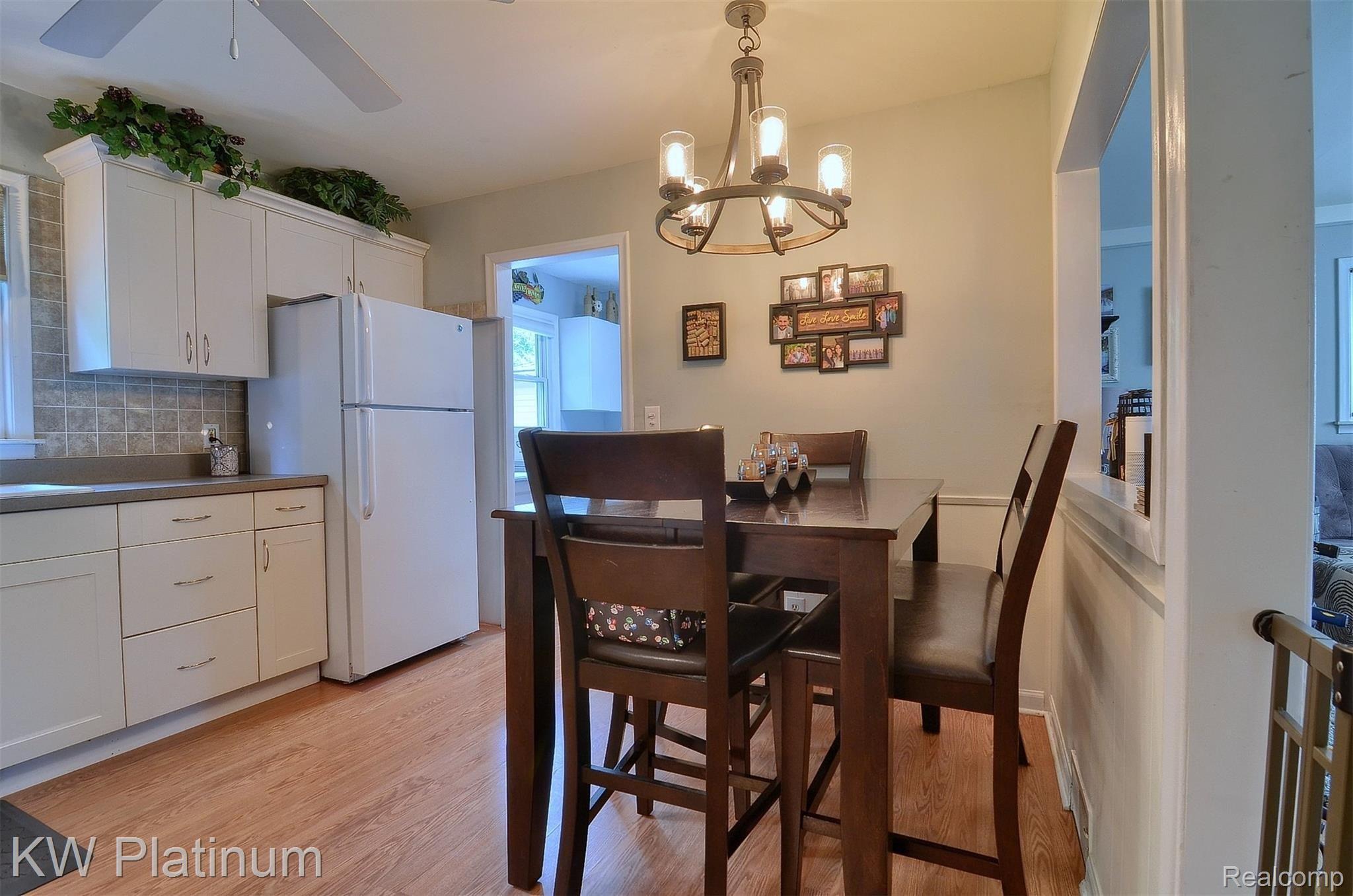 50150 Cedargrove Road Utica, MI 48317 - Photo 12 of 25 12-Breakfast Nook 2nd View.jpg
