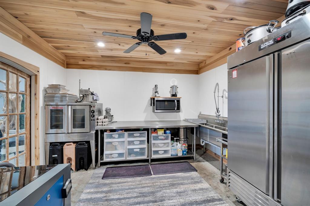 930 Pigg Road Waxahachie, TX 75165 - Photo 23 of 40 Commercial kitchen