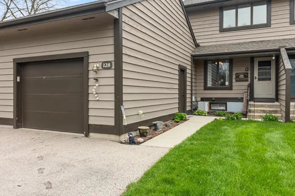 $225,000 | 128 Glenview Court, Janesville, WI 53548