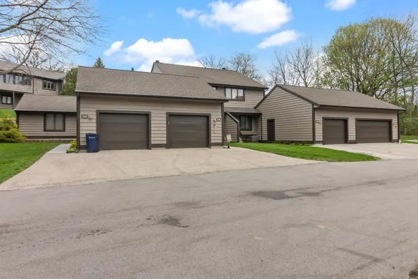 $225,000 | 128 Glenview Court, Janesville, WI 53548