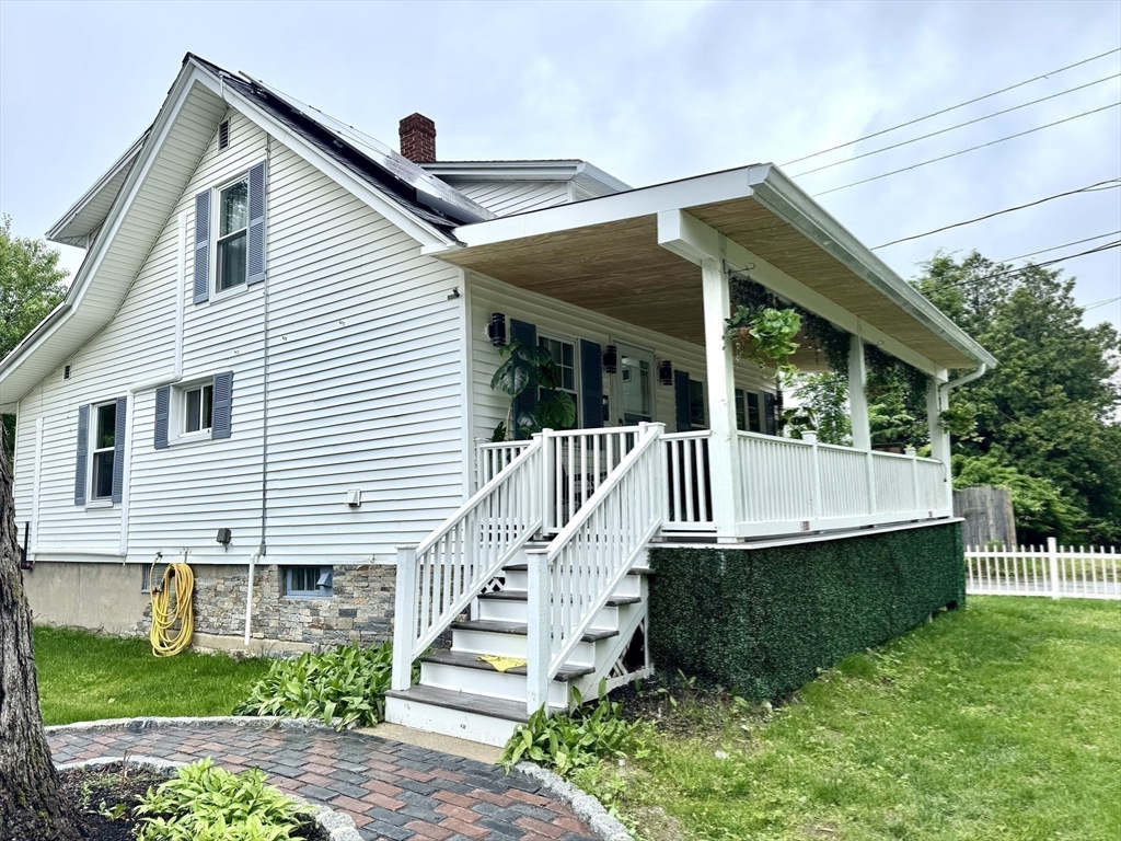294 Whalom Road Lunenburg, MA 01462 - Photo 2 of 32