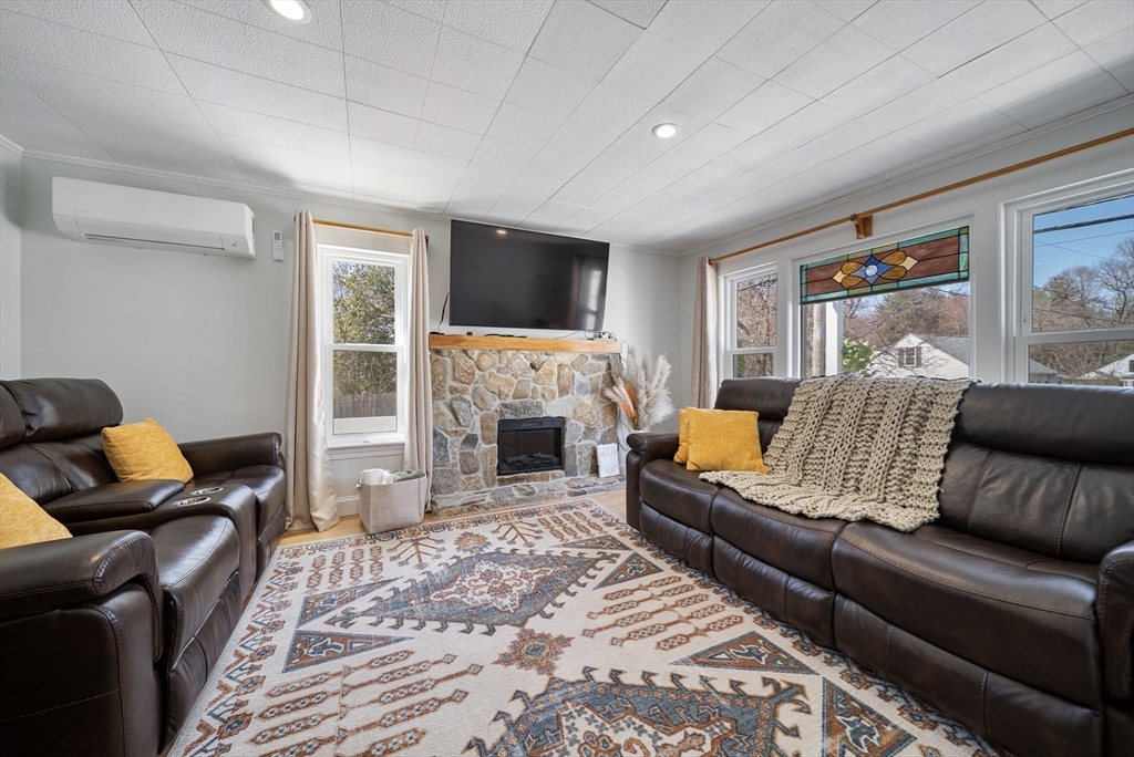 294 Whalom Road Lunenburg, MA 01462 - Photo 5 of 32