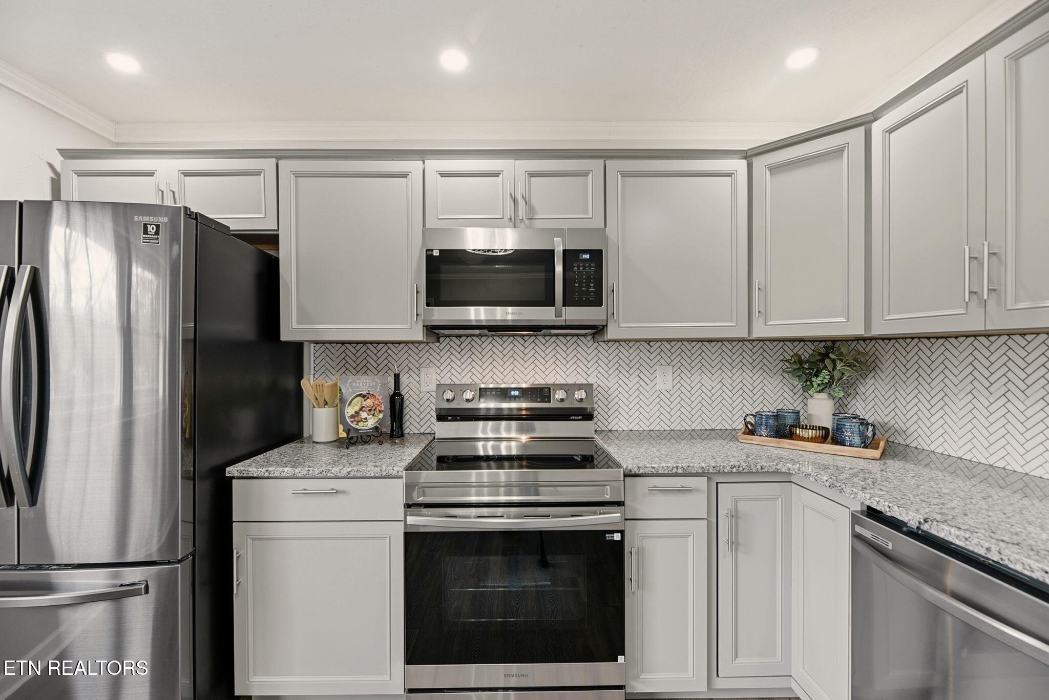 1407 Peltier Road Knoxville, TN 37912 - Photo 11 of 39 12-web-or-mls-Pltr1407 (32)