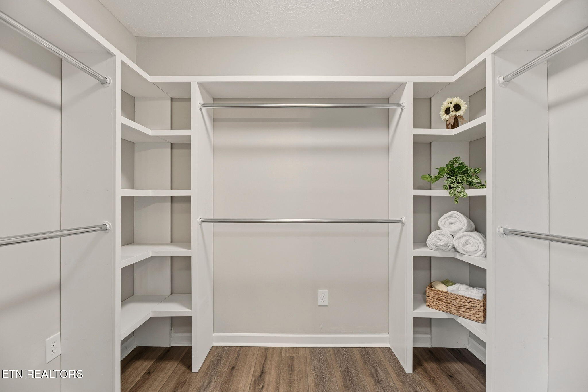 1407 Peltier Road Knoxville, TN 37912 - Photo 18 of 39 19-web-or-mls-Pltr1407 (50)