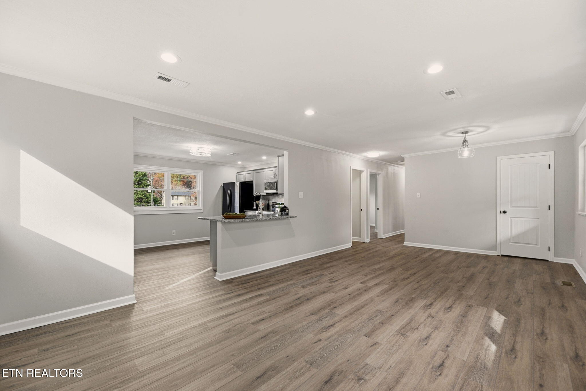 1407 Peltier Road Knoxville, TN 37912 - Photo 4 of 39 5-web-or-mls-Pltr1407 (20)