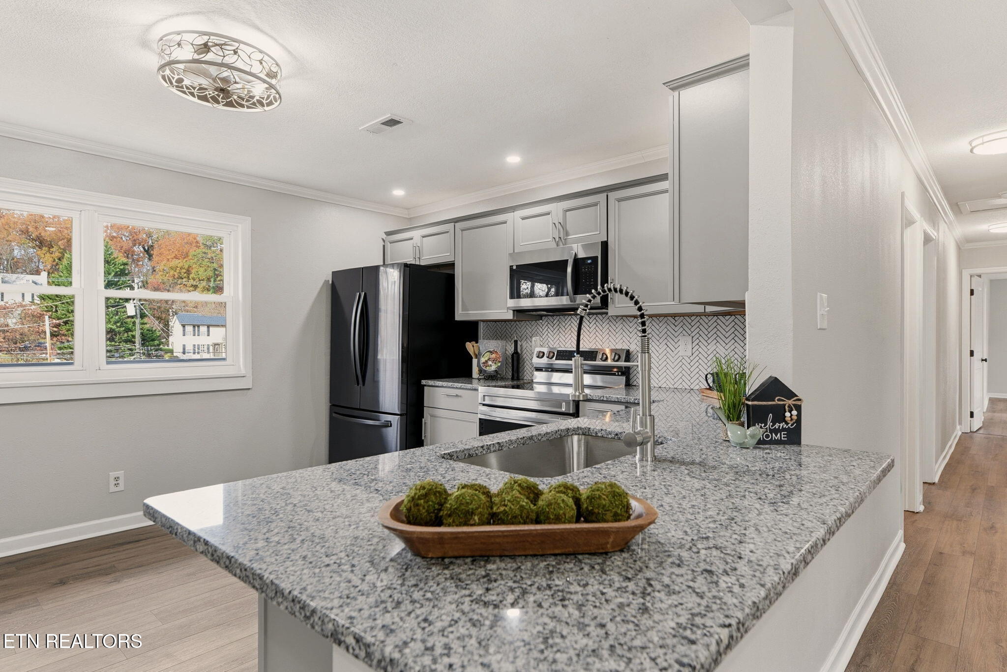 1407 Peltier Road Knoxville, TN 37912 - Photo 8 of 39 9-web-or-mls-Pltr1407 (23)