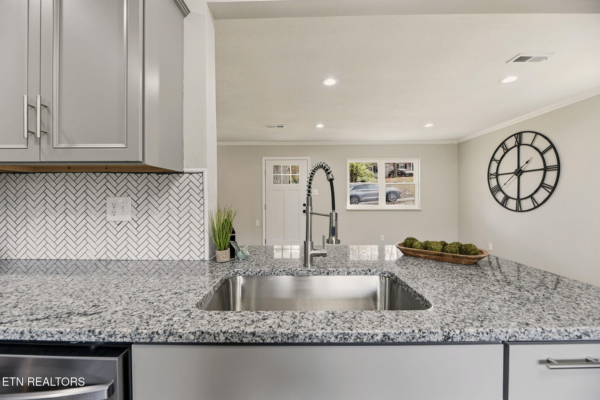 1407 Peltier Road Knoxville, TN 37912 - Photo 10 of 39 11-web-or-mls-Pltr1407 (29)