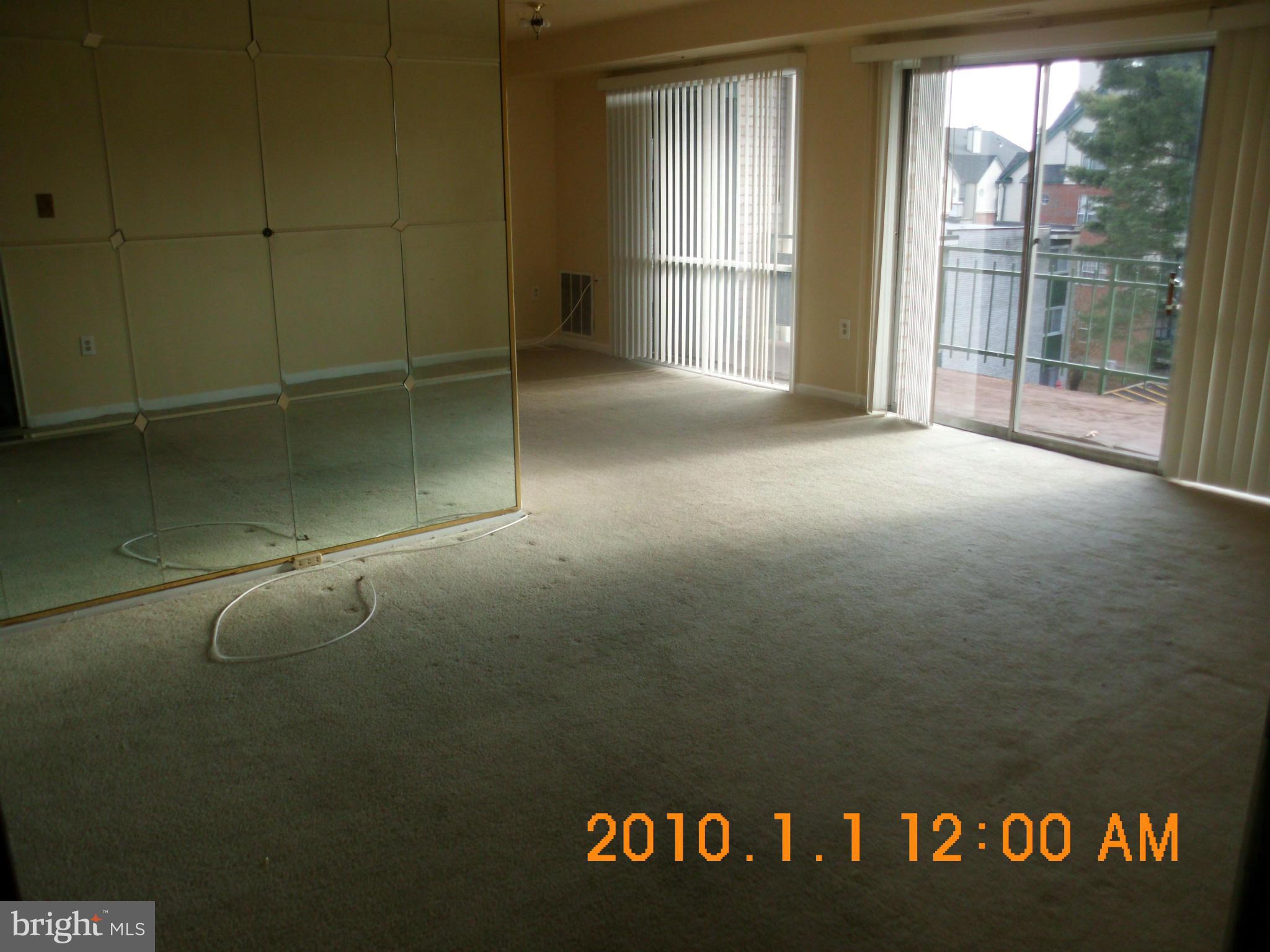 9282 Adelphi Road, Unit 3 Hyattsville, MD 20783 - Photo 5 of 18 Living Room