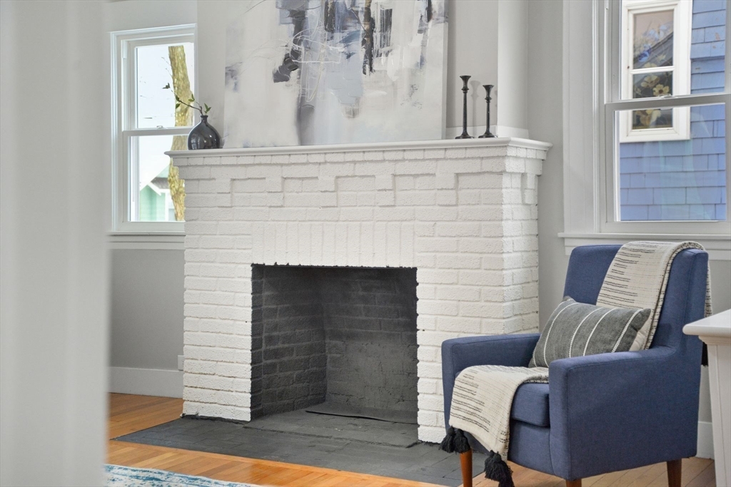 72 Sunapee Street Springfield, MA 01108 - Photo 3 of 31