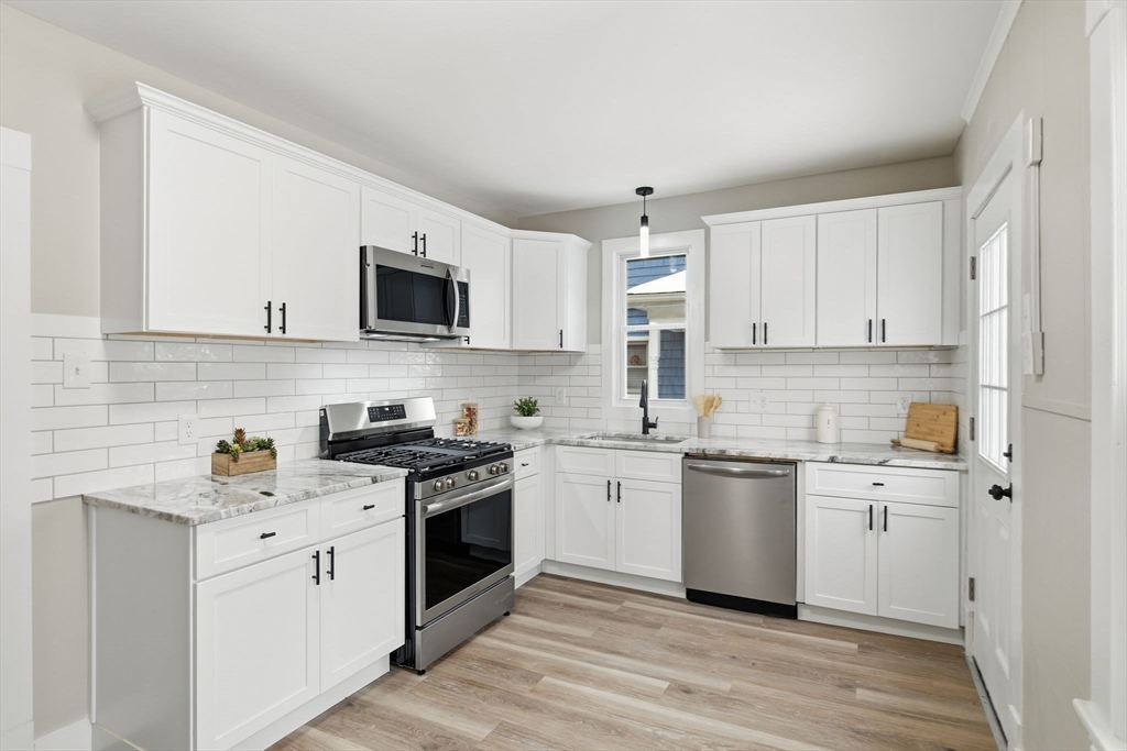 72 Sunapee Street Springfield, MA 01108 - Photo 8 of 31