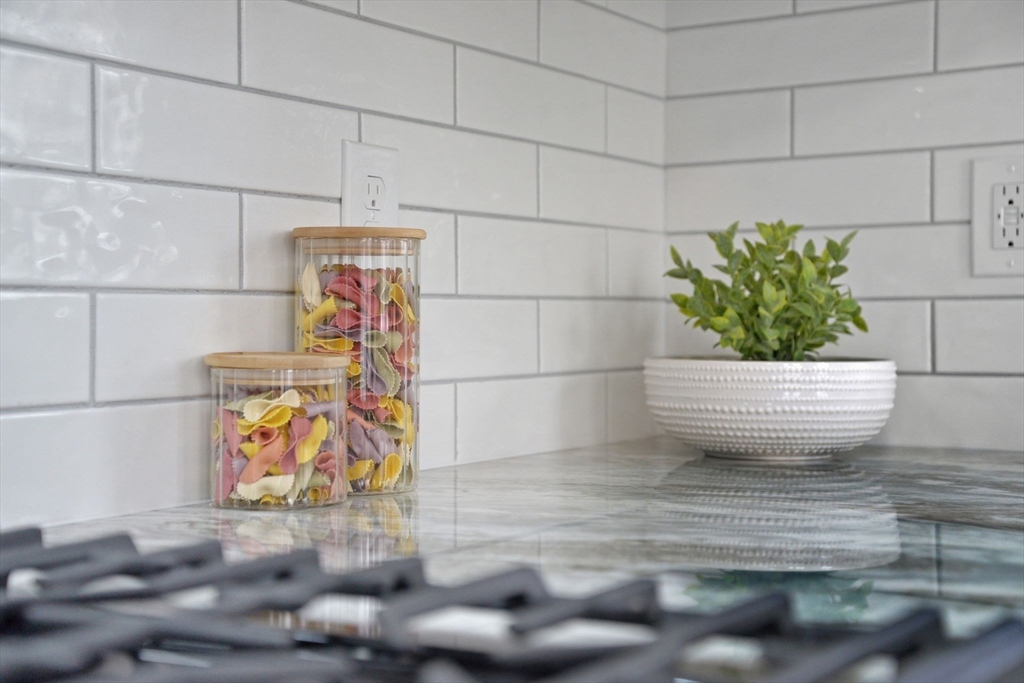 72 Sunapee Street Springfield, MA 01108 - Photo 9 of 31