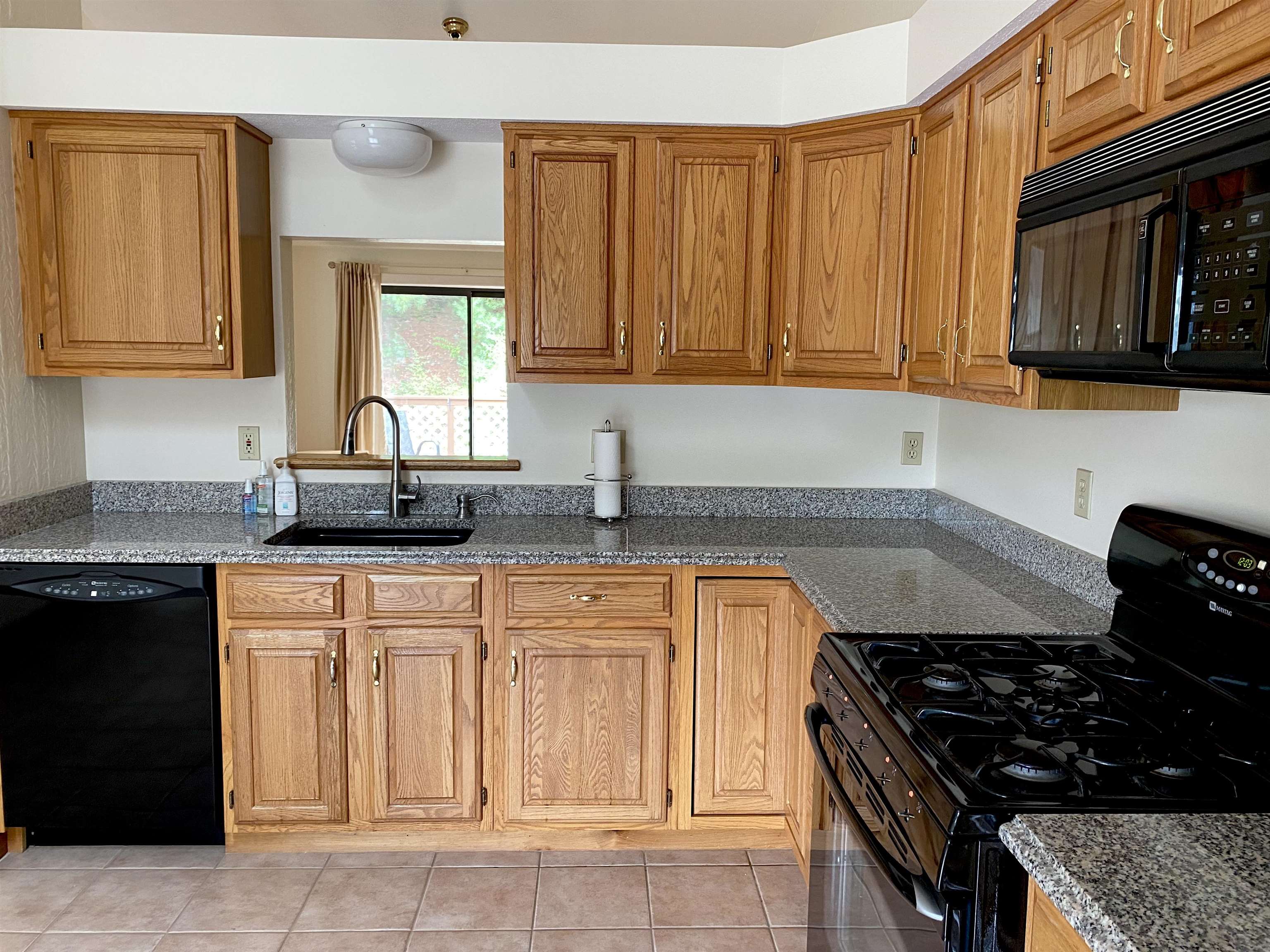 43 Ridgewood Drive Atkinson, NH 03811 - Photo 14 of 40