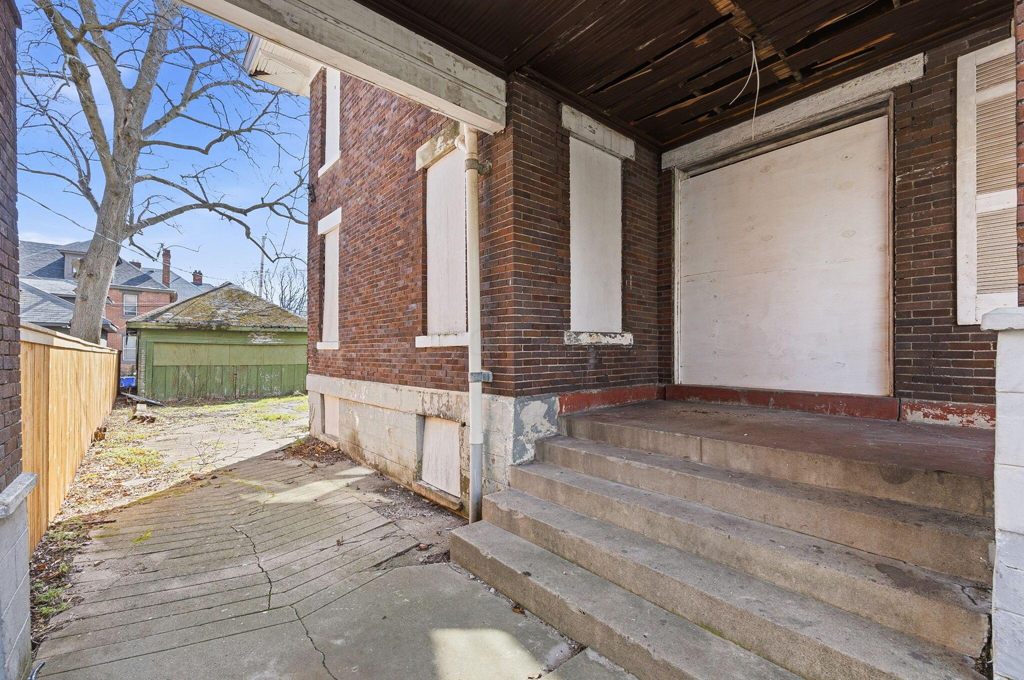 1703 Bryden Road Columbus, OH 43205 - Photo 43 of 63 main entrance