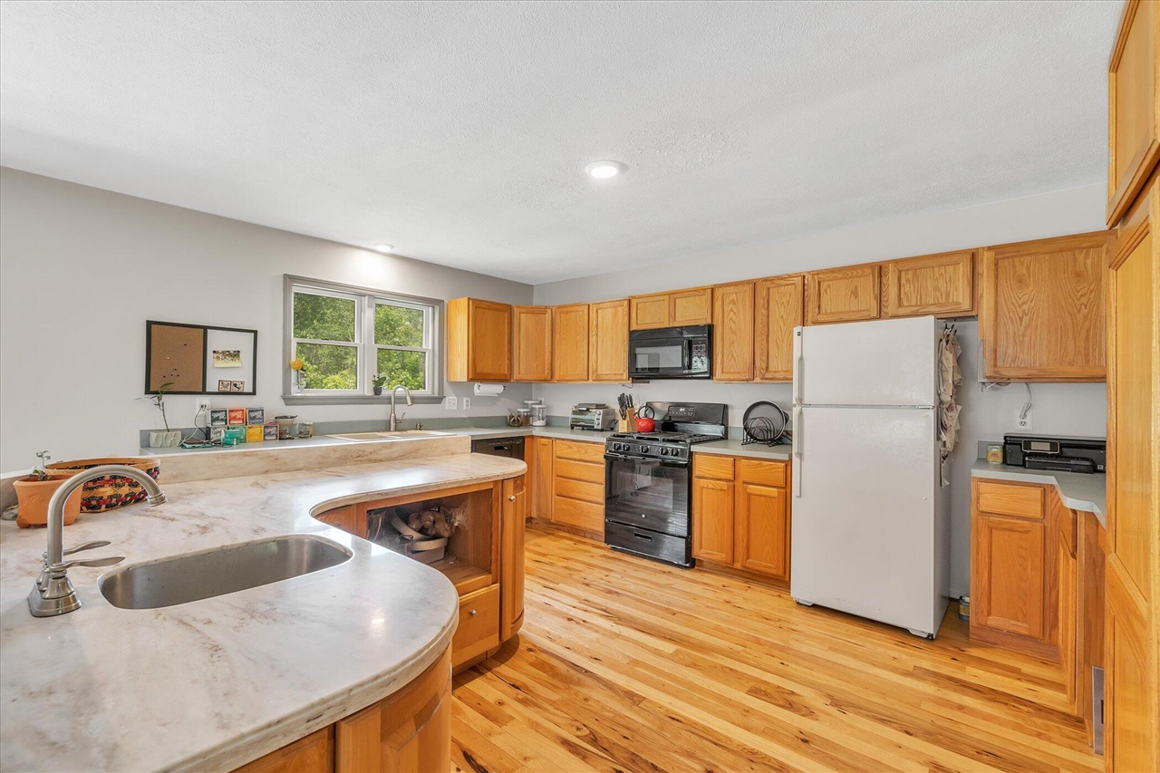 7790 East Territorial Road Munith, MI 49259 - Photo 14 of 34