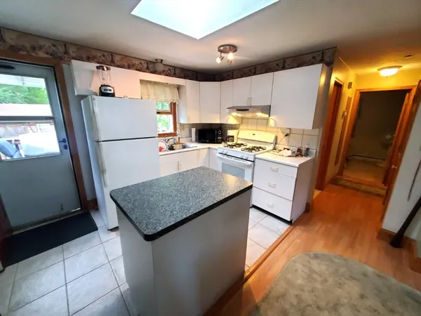 $1,800 | 26 Carver Drive, Unit 2, Bridgewater, MA 02324
