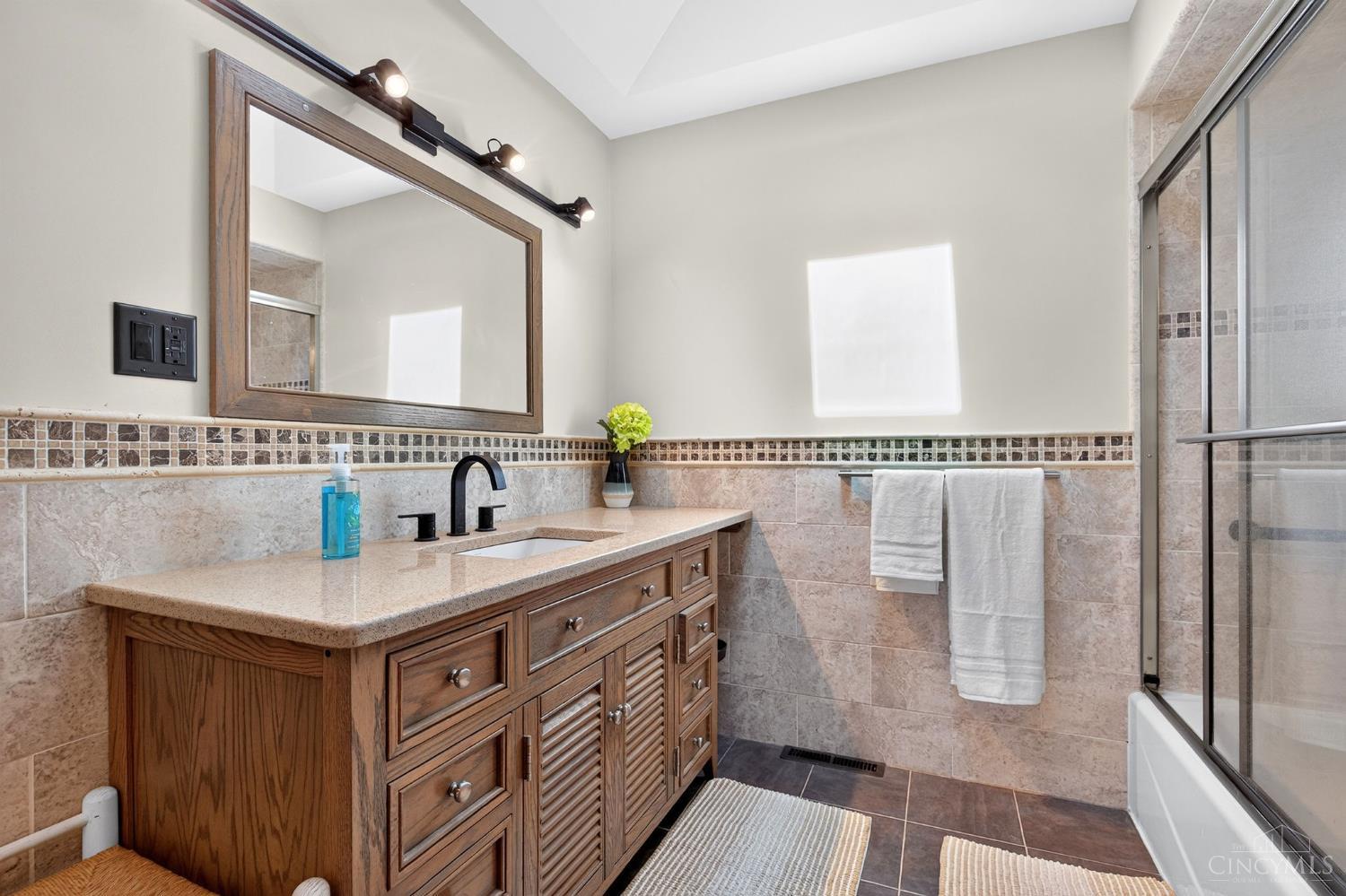 7877 State Road Cincinnati, OH 45255 - Photo 28 of 53 Primary Bath