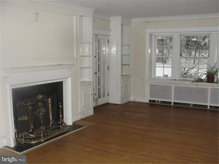 2418 Ashbourne Road Wyncote, PA 19095 - Photo 4 of 8 Living Room