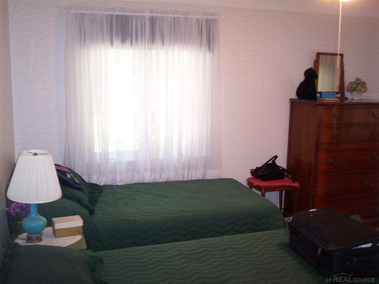 120 Riverside Drive Mount Clemens, MI 48043 - Photo 9 of 31 Bedroom 2