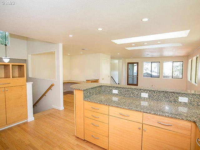 4845 Fox Hollow Road Eugene, OR 97405 - Photo 8 of 29 Gallery Image 8