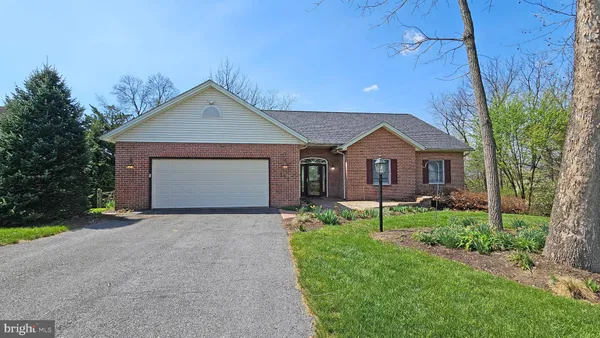 $442,000 | 132 Buckingham Drive, Chambersburg, PA 17201