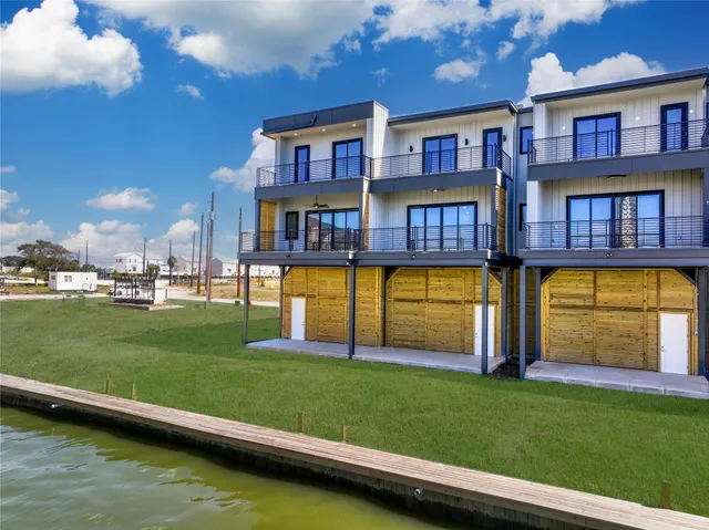 $774,990 | 4408 Tucker Lane, Seabrook, TX 77586