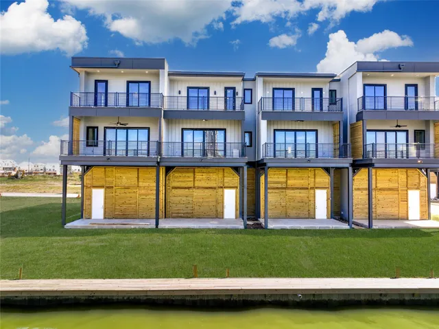 $774,990 | 4408 Tucker Lane, Seabrook, TX 77586