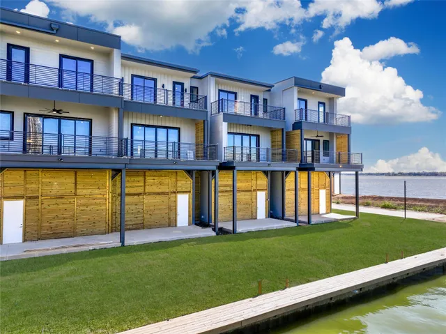 $774,990 | 4408 Tucker Lane, Seabrook, TX 77586