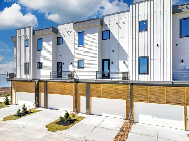 $774,990 | 4408 Tucker Lane, Seabrook, TX 77586