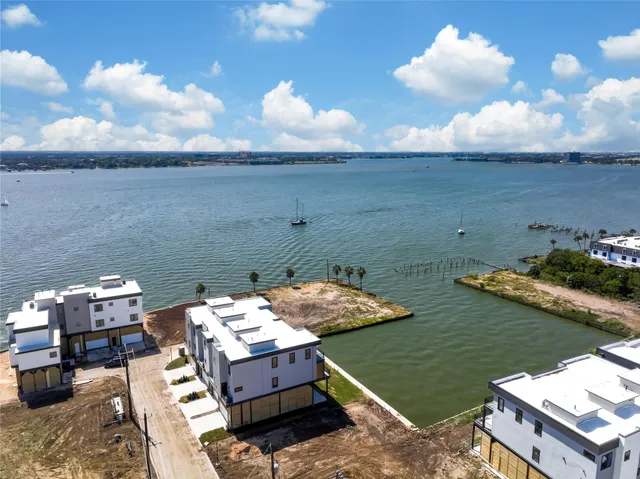 $774,990 | 4408 Tucker Lane, Seabrook, TX 77586