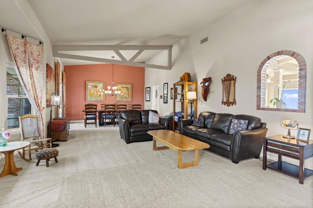 2975 Dos Lomas Fallbrook, CA 92028 - Photo 15 of 53 Living Room