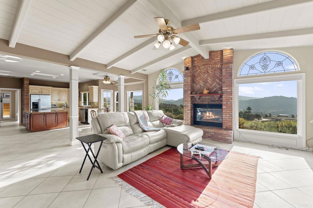 2975 Dos Lomas Fallbrook, CA 92028 - Photo 4 of 53 Family Room